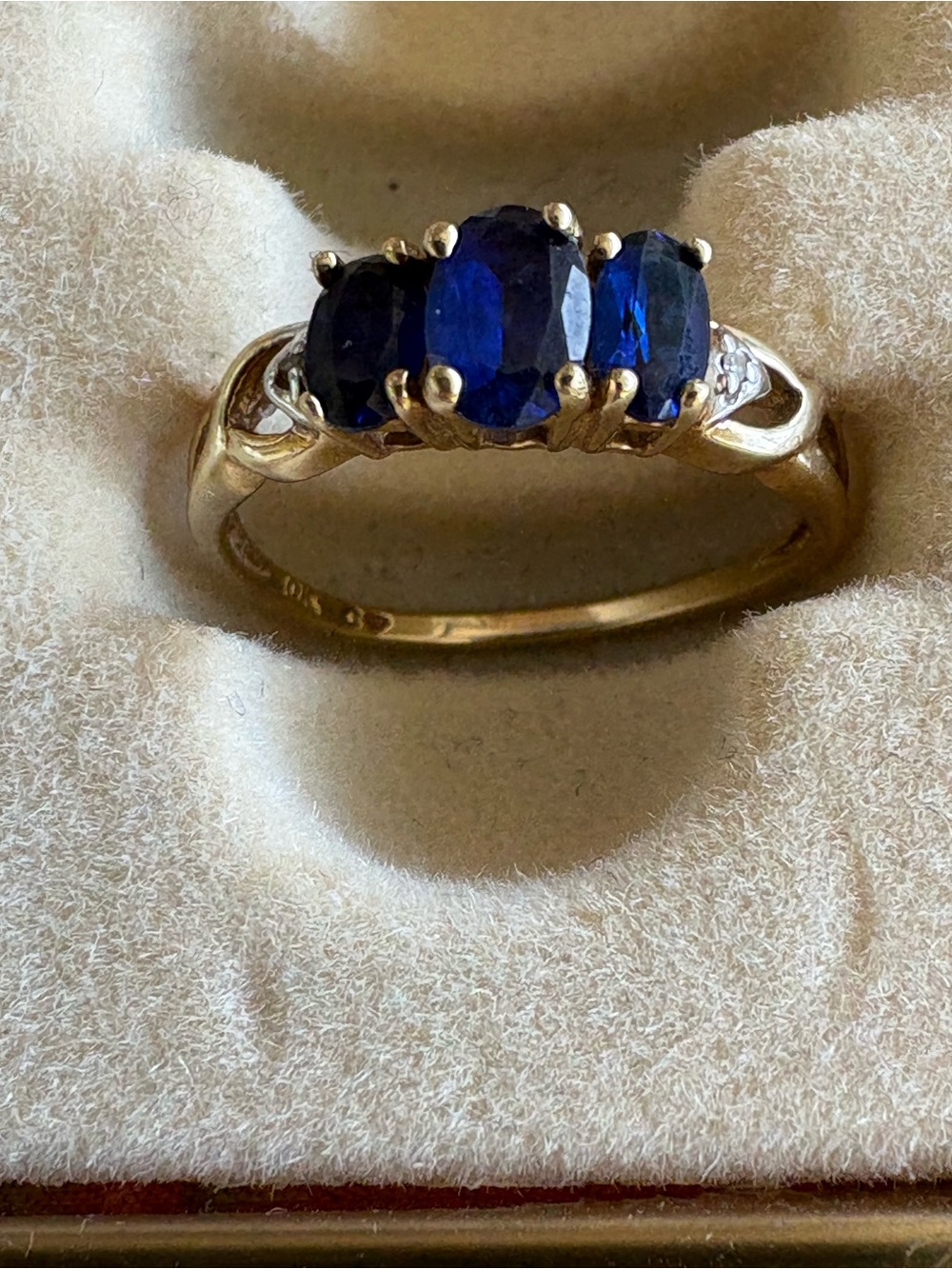 3-Stone Blue Sapphire Ring in 10k Gold
